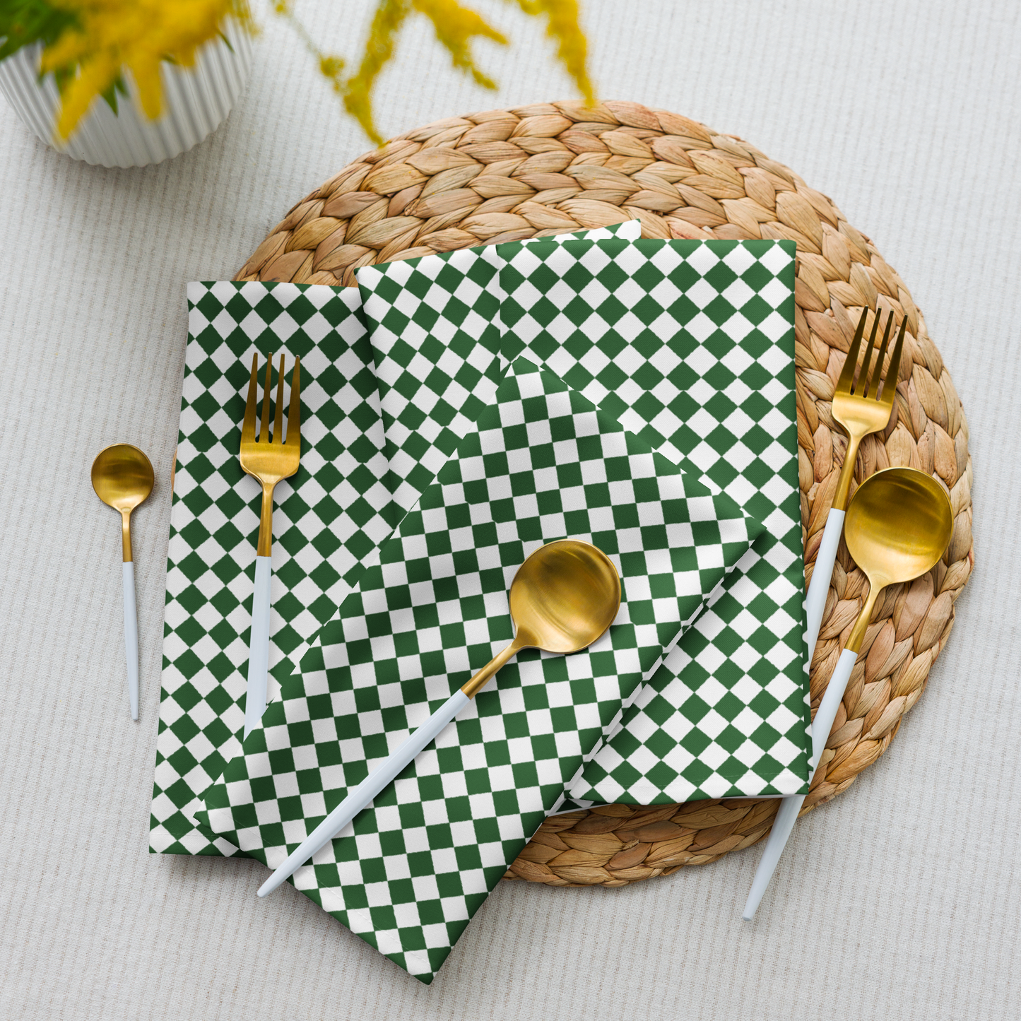 Green & White Argyle Polyester Napkins | Christmas Holiday Table Décor, Festive Farmhouse Cloth Napkin Set