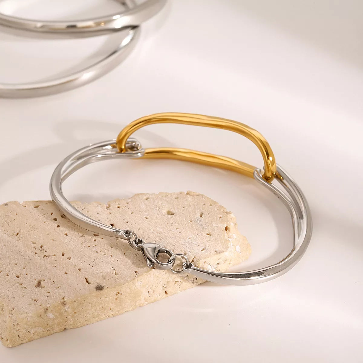 e1ae4dd1-ca32-4dc8-ba84-edd1fe7c2d54-Max-Origin