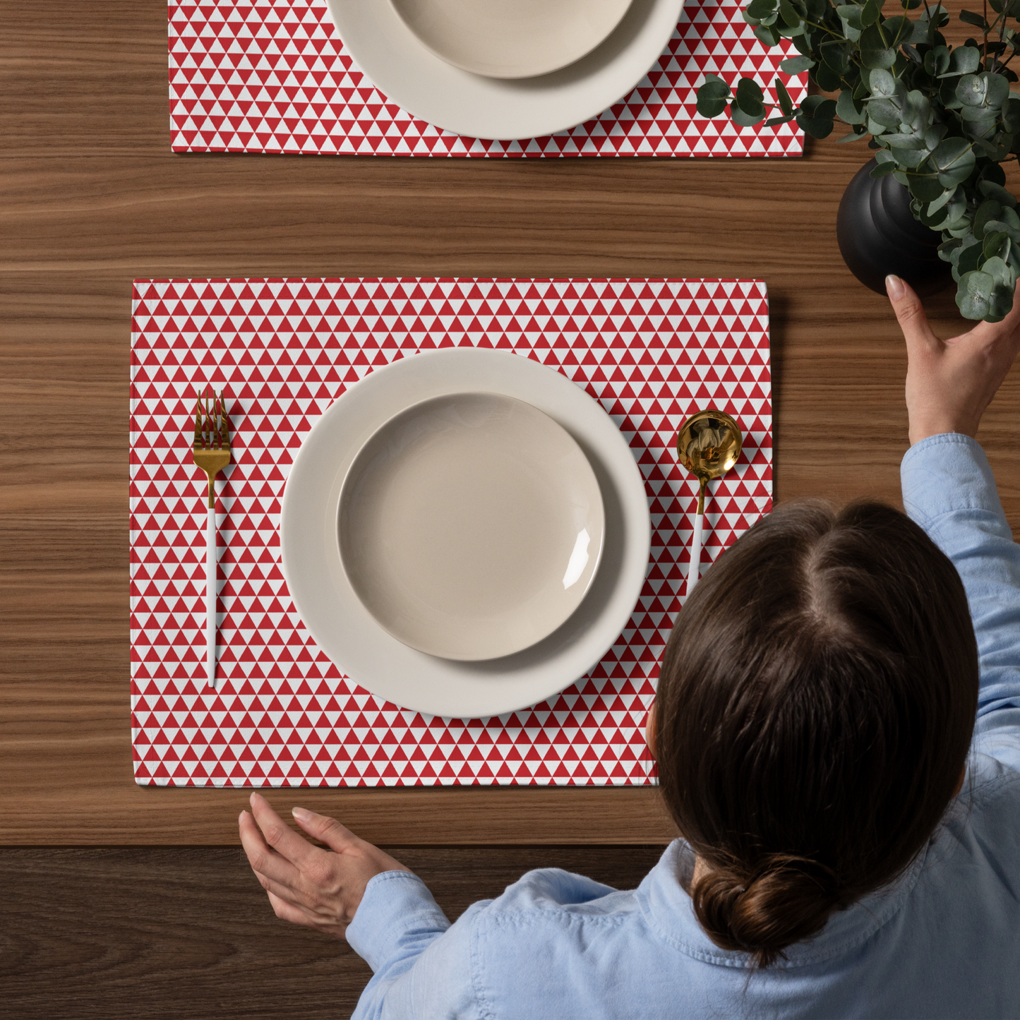 Red Triangle Polyester Placemats | Bold Christmas Holiday Dining Décor, Festive Washable Table Mat Set
